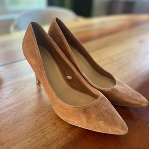 Elegant Gap Tan Suede Pumps